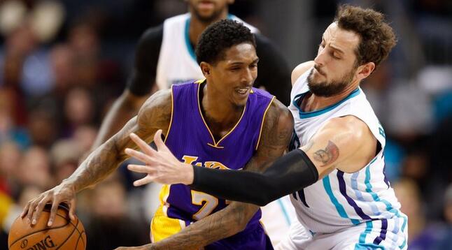 了她在50 了她在50